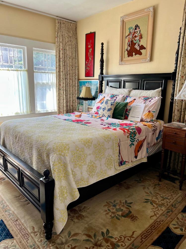 Double Room with Shared Bathroom interior
